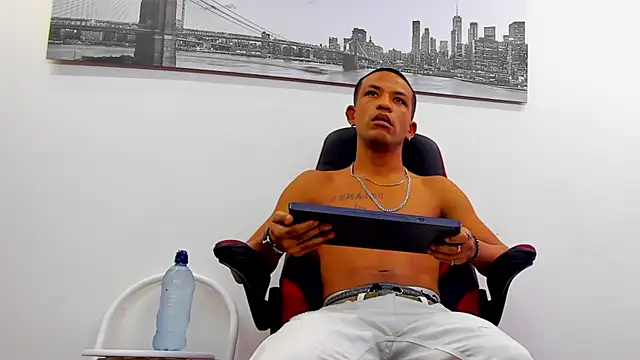 Snapshot of carlos_alber12 chatting on 02.10.25 carlos alber12 online show from 02.10.25