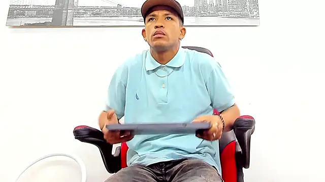 Snapshot of carlos_alber12 chatting on 02.13.25 carlos alber12 online show from 02.13.25