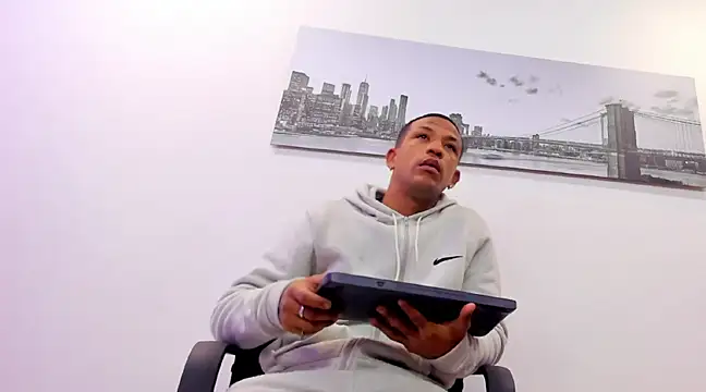 Snapshot of carlos_alber12 chatting on 02.22.25 carlos alber12 online show from 02.22.25