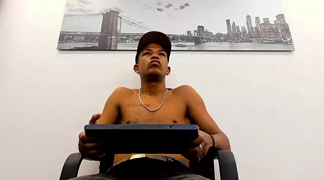 Snapshot of carlos_alber12 chatting on 02.28.25 carlos alber12 online show from 02.28.25