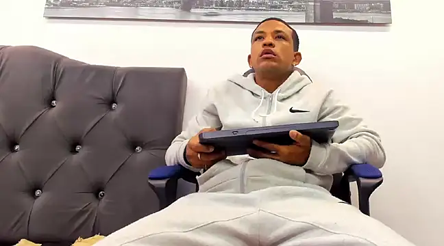 Snapshot of carlos_alber12 chatting on 03.05.25 carlos alber12 online show from 03.05.25