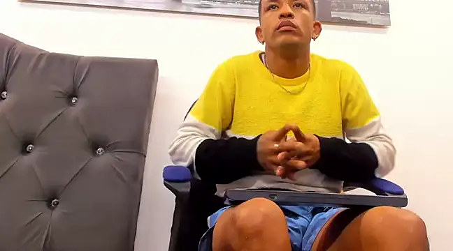 Snapshot of carlos_alber12 chatting on 03.10.25 carlos alber12 online show from 03.10.25