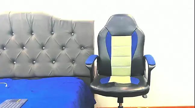 Snapshot of carlos_alber12 chatting on 03.15.25 carlos alber12 online show from 03.15.25