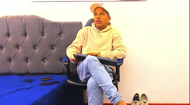 Snapshot of carlos_alber12 chatting on 03.16.25 carlos alber12 online show from 03.16.25