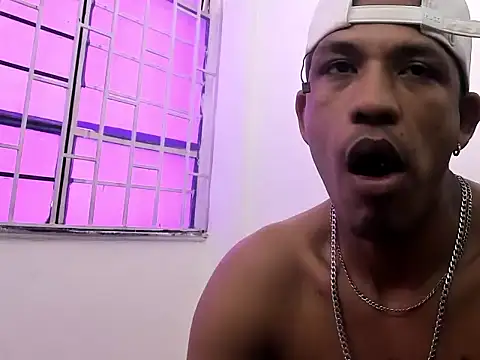 Snapshot of carlos_alber12 chatting on 03.22.25 carlos alber12 online show from 03.22.25