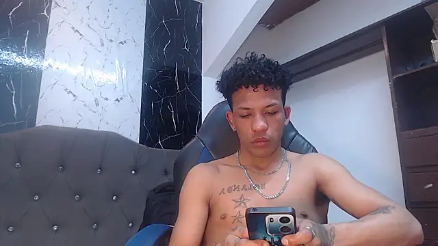 Snapshot of carlos_alber12 chatting on 09.11.25 carlos alber12 online show from 09.11.25