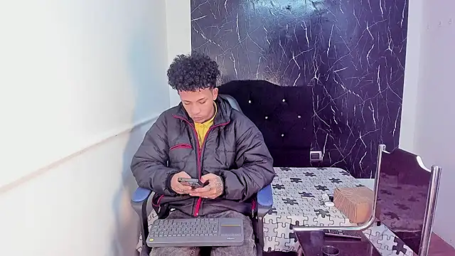 Snapshot of carlos_alber12 chatting on 10.22.25 carlos alber12 online show from 10.22.25