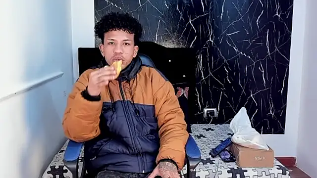 Snapshot of carlos_alber12 chatting on 10.31.25 carlos alber12 online show from 10.31.25