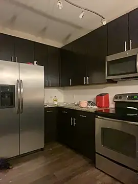 Snapshot of theprettysoles chatting on 11.21.25 theprettysoles online show from 11.21.25