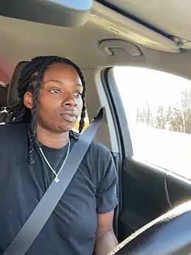 Snapshot of theprettysoles chatting on 11.28.25 theprettysoles online show from 11.28.25