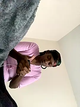 Snapshot of theprettysoles chatting on 11.29.25 theprettysoles online show from 11.29.25