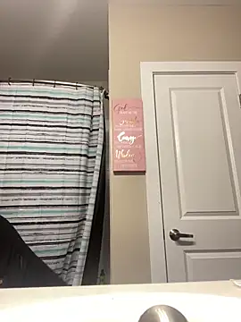 Snapshot of theprettysoles chatting on 12.18.25 theprettysoles online show from 12.18.25