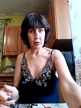 Laura Kiss online show from 11.21.25