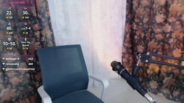 cat-lady-6688 online show from 03.06.25