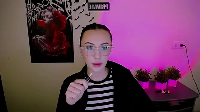 Snapshot of Nikonara_Love chatting on 03.12.25 Nikonara Love online show from 03.12.25