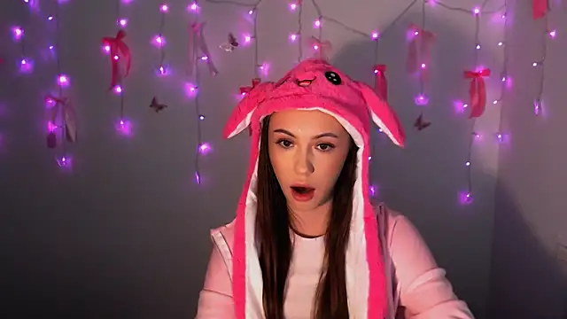 Nikonara Love online show from 12.21.25