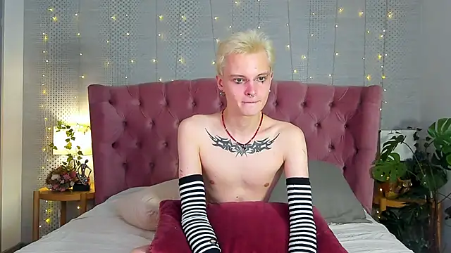 Snapshot of DemianEnglen chatting on 01.25.25 DemianEnglen online show from 01.25.25