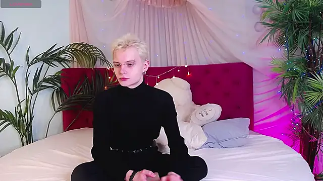 Snapshot of DemianEnglen chatting on 01.30.25 DemianEnglen online show from 01.30.25