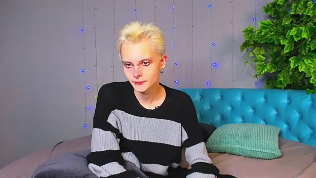 Snapshot of DemianEnglen chatting on 02.02.25 DemianEnglen online show from 02.02.25