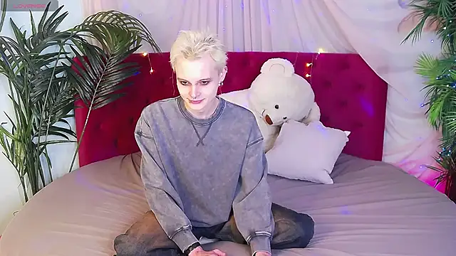 Snapshot of DemianEnglen chatting on 02.04.25 DemianEnglen online show from 02.04.25