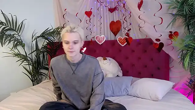 Snapshot of DemianEnglen chatting on 02.14.25 DemianEnglen online show from 02.14.25