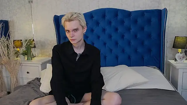 Snapshot of DemianEnglen chatting on 03.08.25 DemianEnglen online show from 03.08.25