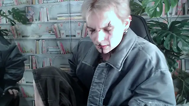 Snapshot of DemianEnglen chatting on 03.19.25 DemianEnglen online show from 03.19.25