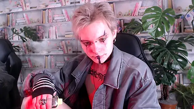 Snapshot of DemianEnglen chatting on 03.19.25 DemianEnglen online show from 03.19.25