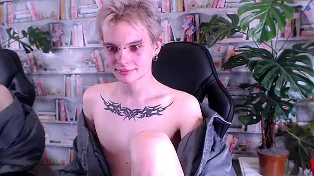 Snapshot of DemianEnglen chatting on 03.20.25 DemianEnglen online show from 03.20.25