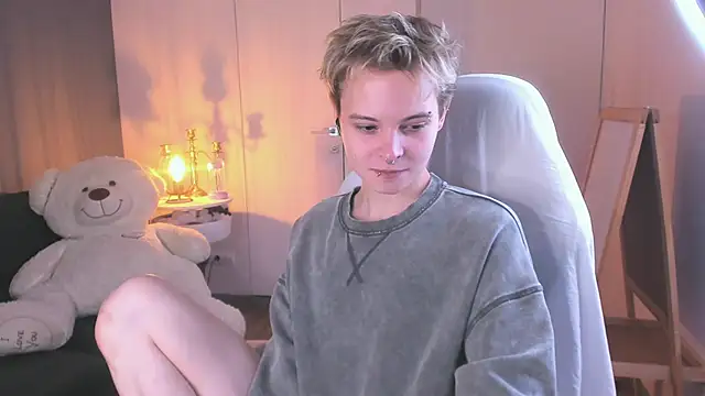 Snapshot of DemianEnglen chatting on 09.13.25 DemianEnglen online show from 09.13.25