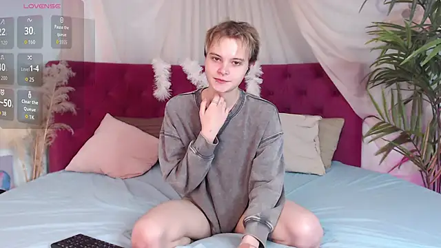 Snapshot of DemianEnglen chatting on 10.22.25 DemianEnglen online show from 10.22.25