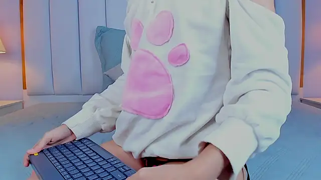 Raven jade  online show from 01.23.25