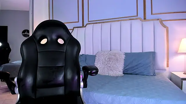 Raven jade  online show from 02.12.25