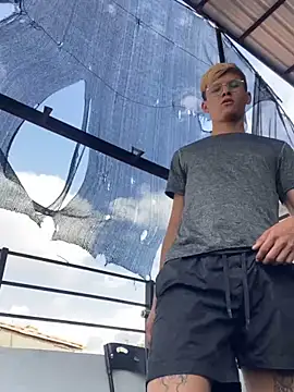 izan 20 online show from 03.19.25