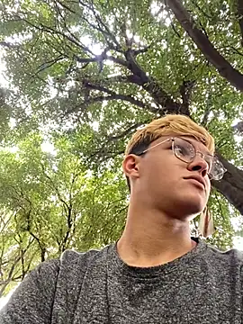 izan 20 online show from 03.21.25