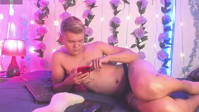 izan 20 online show from 04.18.26