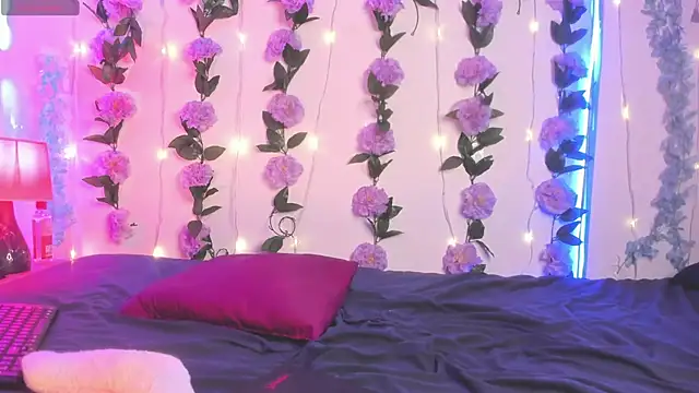 izan 20 online show from 04.18.26