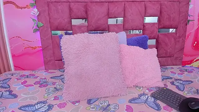 Snapshot of scarlett__evans_ chatting on 11.06.25 scarlett evans online show from 11.06.25