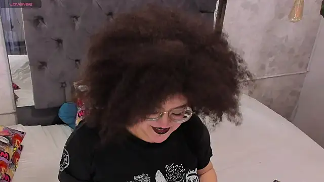 Snapshot of lilith_mesa chatting on 10.30.25 lilith mesa online show from 10.30.25