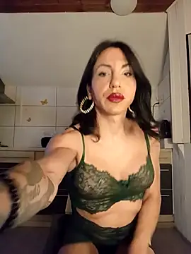 Snapshot of PiccolaDany chatting on 10.18.25 PiccolaDany online show from 10.18.25