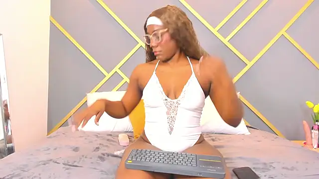 Snapshot of Alaia_Colins chatting on 02.19.25 Alaia Colins online show from 02.19.25