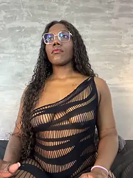 Snapshot of Alaia_Colins chatting on 06.10.26 Alaia Colins online show from 06.10.26