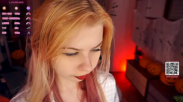 LynetHakes online show from 10.24.25