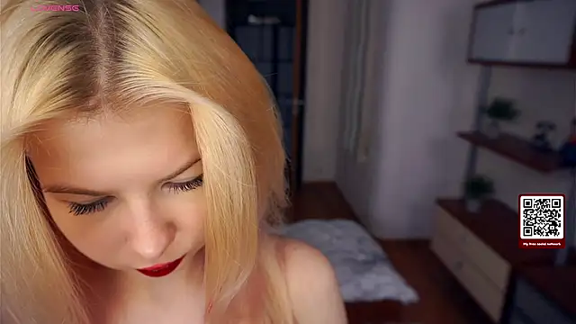 LynetHakes online show from 11.22.25