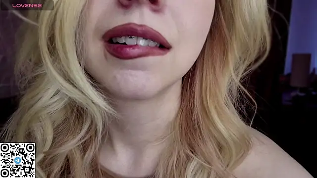 LynetHakes online show from 04.11.26