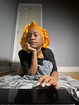 Snapshot of Meerawantsyou chatting on 02.05.25 Meerawantsyou online show from 02.05.25