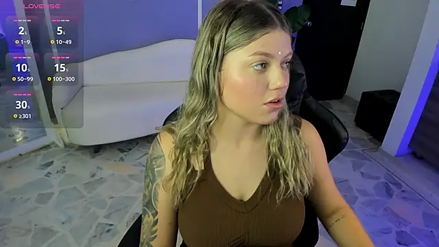 Snapshot of alaia_greyy chatting on 09.20.25 alaia greyy online show from 09.20.25