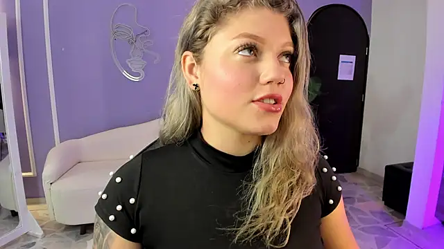 Snapshot of alaia_greyy chatting on 09.25.25 alaia greyy online show from 09.25.25