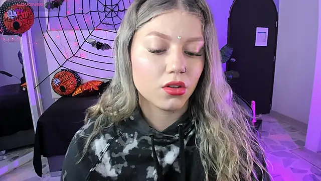 Snapshot of alaia_greyy chatting on 10.09.25 alaia greyy online show from 10.09.25