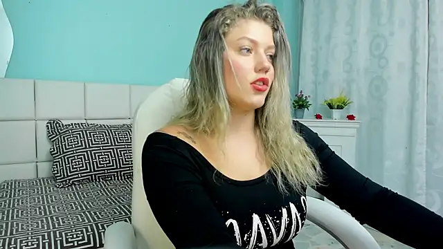 Snapshot of alaia_greyy chatting on 10.14.25 alaia greyy online show from 10.14.25